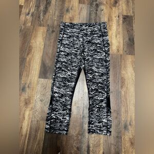 Lululemon Womens White Black Pace Rival Crop Leggings Nami Wave Size 4